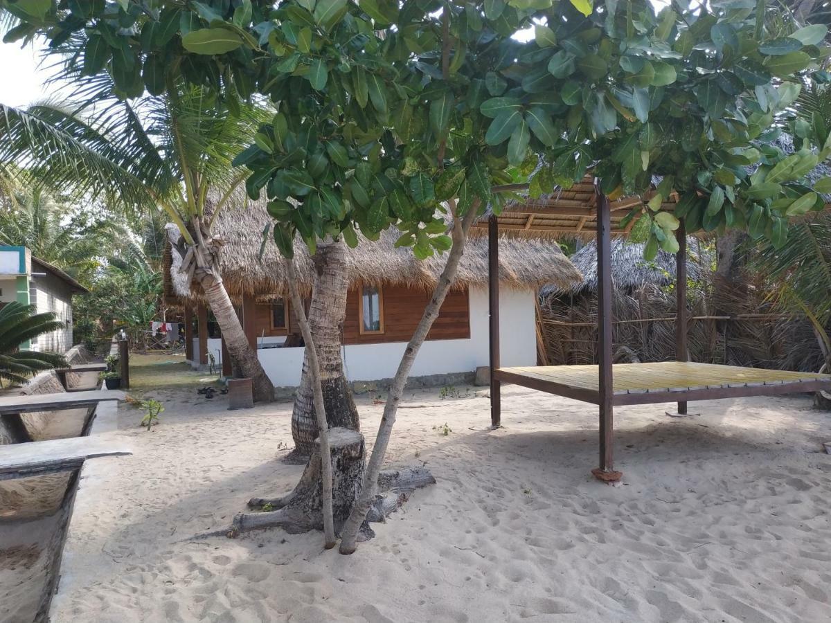Bungalow Îles Îles Karimunjawa Extérieur photo